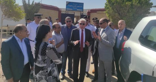 محافظ جنوب سيناء يتابع سير لجان الثانوية العامة بمدرسة أبو رديس