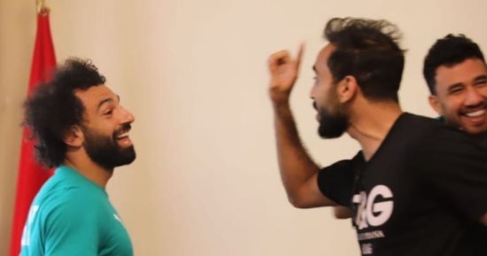 كهربا ينشر صورته مع محمد صلاح فى معسكر الفراعنة ويعلق: أخويا