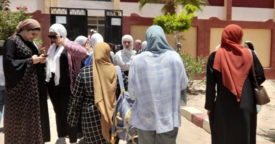 طلاب الثانوية العامة بجنوب سيناء: امتحان الإحصاء صعب والاقتصاد متوسط