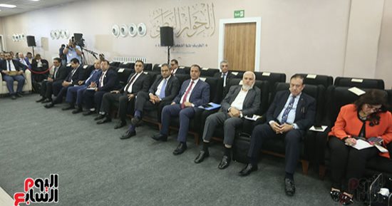 عضو تنسيقية شباب الأحزاب: مصر حققت المعادلة الصعبة من خلال تهيئة الدولة للاستثمار