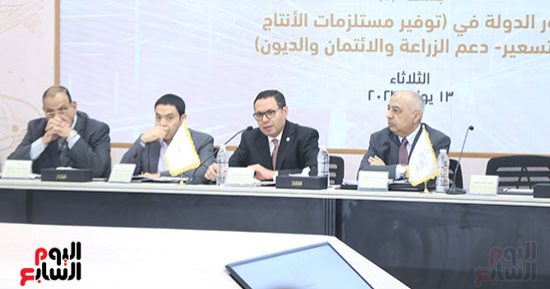 عضو مجلس أمناء الحوار الوطنى يطالب بمعاش للفلاحين والتأمين الصحى عليهم