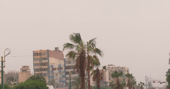 طقس سيئ وعواصف ترابية تعيق الرؤية على الطرق السريعة بالوادى الجديد