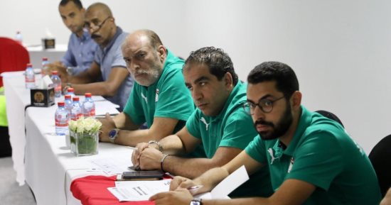 منتخب مصر بالقميص الأبيض والشورت الأسود فى مواجهة غينيا 