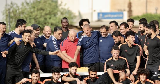 المقاولون يستأنف تدريباته ويحتفل بطلعت محرم وسليمان لحصولهما على الرخصة A