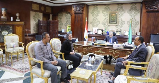 محافظ المنيا: إنشاء وحدة لمشروع أيادى مصر ومعرض للمنتجات الحرفية والتراثية بالمحافظة