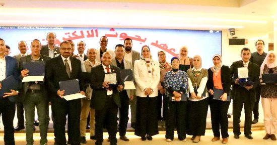 معهد بحوث الإلكترونيات يكرم المتميزين من الباحثين والإداريين