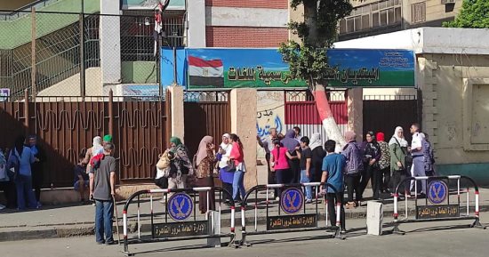 تسليم طلاب الثانوية كراسة أسئلة وورقتى إجابة للأسئلة الاختيارية والمقالية