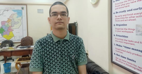 شاب بالشرقية يبتكر مشروعا لرقمنة المدارس ويتعاون مع جامعة الزقازيق 