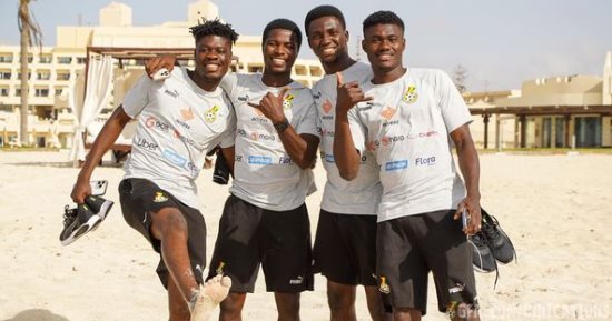 غانا تستعد لمواجهة المنتخب الأولمبى بتدريبات على الرمال.. صور