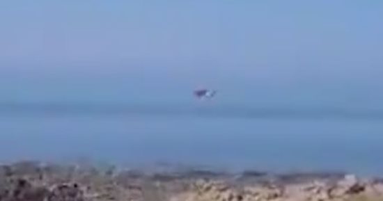 تحطم طائرة صغيرة في بريطانيا ونجاة قائدها بأعجوبة