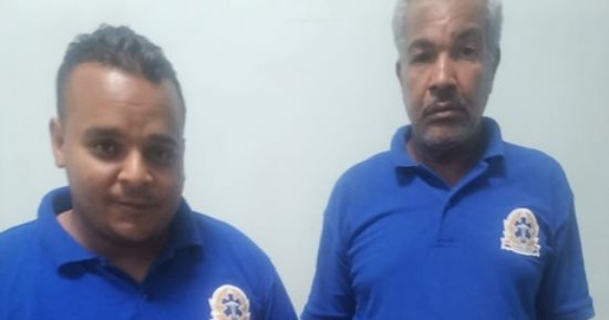 سائق ومسعف يعيدان 81 ألف جنيه عثروا عليها برفقة مواطن بعد وفاته شرق السكة الحديد بالأقصر