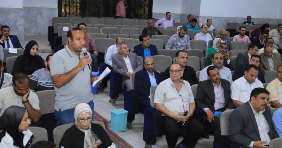محافظ سوهاج يناقش أعمال البنية التحتية بقرى "حياة كريمة" بمركز طما