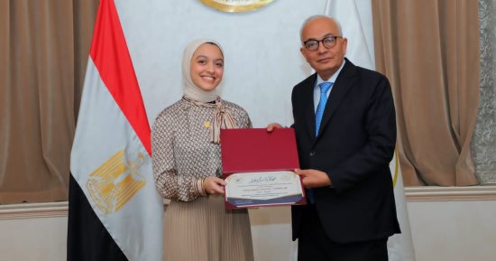 وزير التعليم يكرم الطلاب المتميزين على مستوى العالم ويعفيهم من المصروفات الدراسية