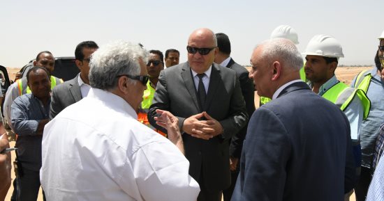 بتكلفة 265 مليون جنيه.. محافظ قنا يتفقد أعمال مشروع الصرف الصحى بمدينة الأمل