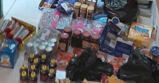 ضبط 200 عبوة مواد غذائية منتهية الصلاحية داخل سوبر ماركت بالمحلة