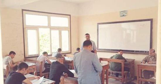 طلاب قسم العلمى بالثانوية الأزهرية بالإسكندرية يؤدون امتحان الأدب والنصوص 