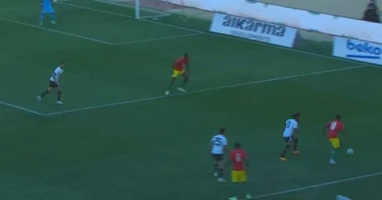 منتخب غينيا يتقدم على مصر فى الدقيقة 26 عن طريق جيراسي
