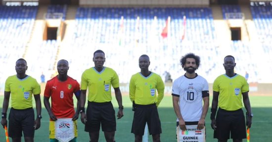 منتخب مصر يتعادل أمام غينيا 1-1 فى الشوط الأول.. 45 دقيقة تنتظر صحوة الفراعنة لإعلان التأهل.. مرموش يغادر مصابا فى أول 10 دقائق.. البديل تريزيجيه يعدل النتيجة.. وفيتوريا يراهن على انتفاضة الشوط الثاني