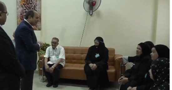الرئيس السيسى لنزلاء دار مسنين الأبعادية: "جاى أطمن عليكم.. احنا عايشين ببركتكم"