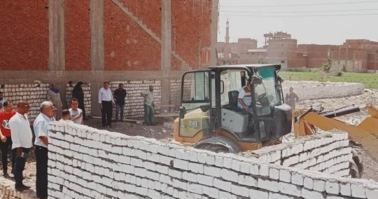 إزالة 20 حالة تعد بالبناء المخالف على الأرض الزراعية فى 3 مراكز بالمنيا