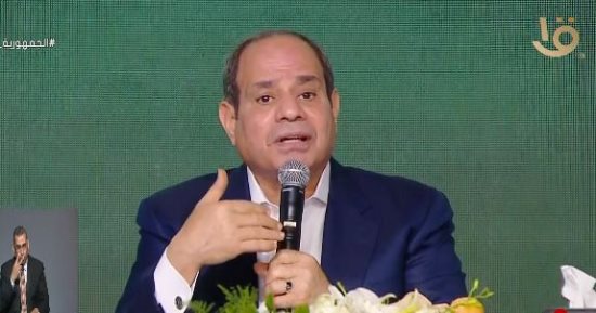 الرئيس السيسي للمزارعين: "الأرض الزراعية كنز كبير قوى.. خلوا بالكم منها"