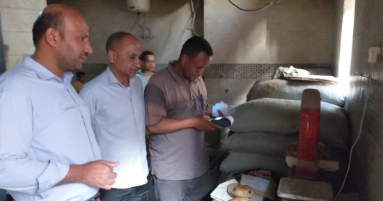 تحرير محاضر للمخابز البلدية المخالفة خلال حملة تموينية بدير مواس فى المنيا