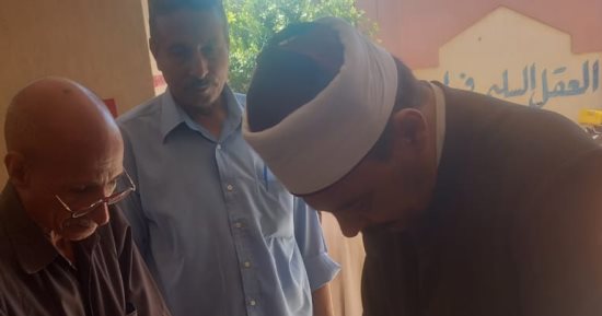 الأسئلة فى مستوى الطالب المتوسط بامتحانات القسم الأدبى بالثانوية الأزهرية