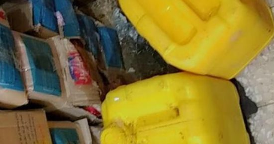 ضبط ربع طن زيت طعام مجهولة المصدر ومياه غازية وأطعمة منتهية الصلاحية بالإسماعيلية