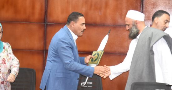 محافظ مطروح يودع حجاج الجمعيات ويوجه بتوفير سبل الراحة