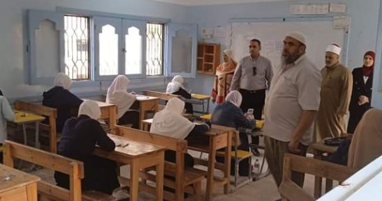 طلاب أدبى الثانوية الأزهرية بالإسكندرية يؤدون امتحان مادة التفسير