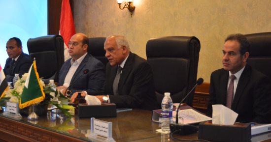 محافظ الجيزة يوافق على 6 مشروعات خدمية بأطفيح ومنشأة القناطر وبولاق والعجوزة
