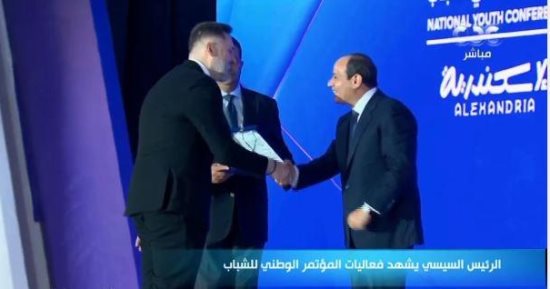محمد محمود عبد العزيز: تكريم والدى من الرئيس السيسي بعد 7 سنين من غيابه تكريم للفن كله