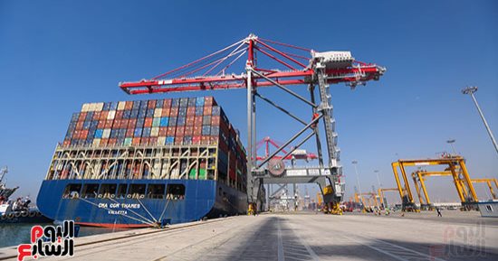 الرئيس يفتتح محطة تحيا مصر بميناء الإسكندرية.. أول محطة تدعم تجارة الترانزيت وتضم أكبر أوناش تعمل أوتوماتيكيًا لتفريغ وتحميل السفن العملاقة.. أنشئت بشركات مصرية واستشارى مصرى وكيان عالمي يتولى التشغيل