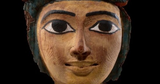 سوثبى تعرض قناع مومياء مصرى يعود للأسرة الـ 11 .. اعرف ثمنه