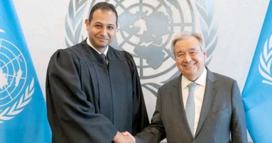 العالم هذا المساء... أول قاضٍ مصرى منتخب بالمحكمة الاستئنافية للأمم المتحدة يُؤدى اليمين القانونية.. ماء زمزم وسيارات جولف فى خدمة الحجاج بالمسجد النبوى.. مصرع 15 شخصا إثر اصطدام شاحنة بحافلة تقل مسنين فى كندا