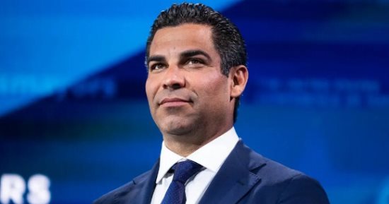 عمدة ميامى الأمريكية يعلن ترشحه فى سباق الرئاسة الأمريكية 2024
