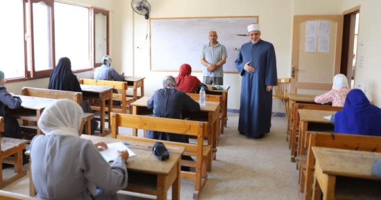 وكيل الأزهر يتفقد لجان الامتحانات بالإسماعيلية ويشدد على تهيئة المناخ المناسب