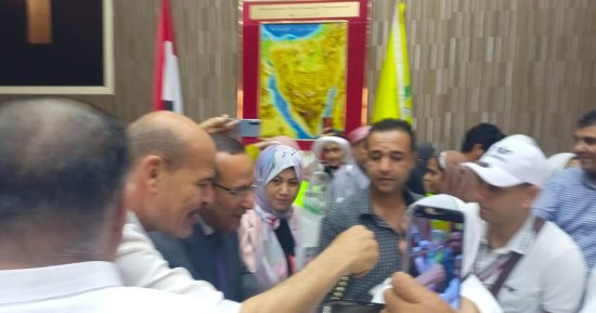 محافظ شمال سيناء يودع حجاج قرعة الجمعيات الأهلية.. صور