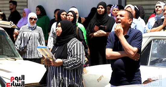 طلاب الثانوية العامة يبدأون امتحان الأحياء والفلسفة والجبر والهندسة الفراغية