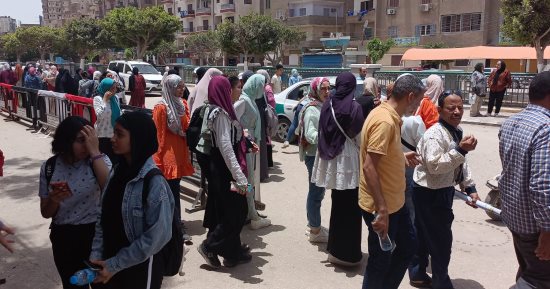 شاهد ردود فعل طلاب الثانوية العامة بالفيوم بعد امتحان اللغة العربية.. صور