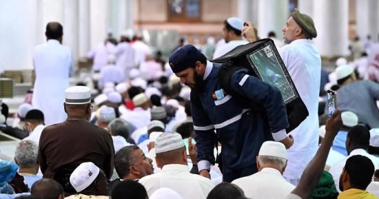 ماء زمزم المبارك يروى عطش زوَّار المسجد النبوي.. صور 