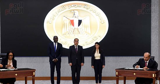 رئيس الوزراء يشهد اتفاقية لتعيين مؤسسة التمويل الدولية مستشارا استراتيجيا للحكومة