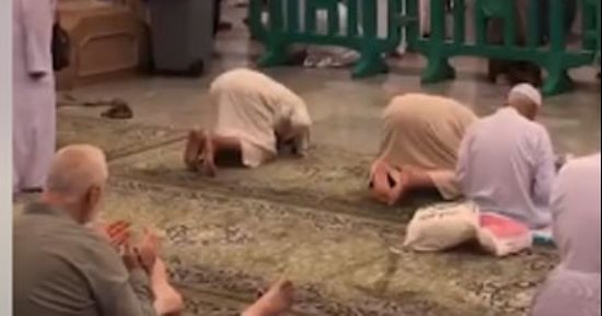 دعوات من الحجاج المصريين لطلاب الثانوية العامة بالحرم.. فيديو