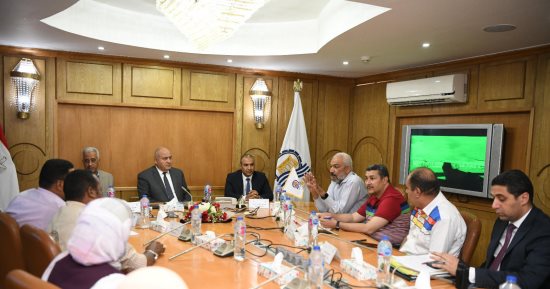 محافظ قنا يستعرض المقترح النهائى لتنفيذ الكورنيش الجديد غرب النيل بمدينة قنا