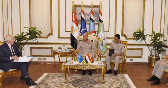 وزير الدفاع يلتقى الممثل الأعلى للسياسة الخارجية والأمنية ونائب رئيس مفوضية الاتحاد الأوروبى