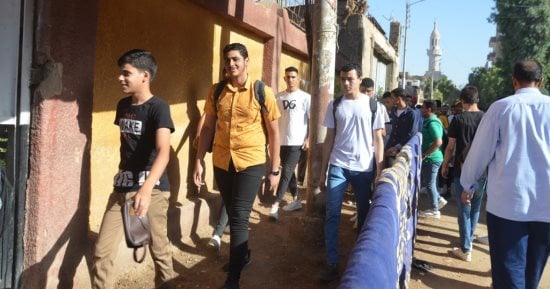 طلاب الثانوية العامة يؤدون امتحان اللغة الأجنبية الثانية لمدة ساعتين.. 31 سؤالًا مقالياً واختيارياً بـ40 درجة.. تداول أسئلة امتحان اللغة الفرنسية بعد بدء لجنة الامتحان