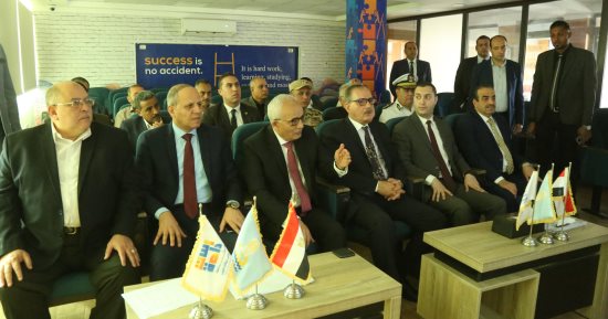 وزير التعليم ومحافظ كفر الشيخ يترأسان غرفة عمليات الثانوية العامة بالمحافظة.. صور