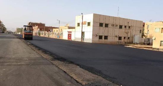 مجلس مدينة الداخلة يستكمل أعمال رصف الشوارع والطرق الداخلية بمدينة موط