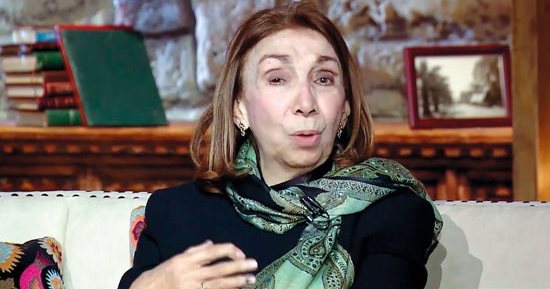 فايزة واصف أيقونة فى الإعلام المصرى والعربى.. جمعت الجماهير حول برنامجها الأشهر "حياتى" على التليفزيون المصرى على مدار 30 عامًا.. واستندت لكل قواعد المهنية للجيل الذهبى للإعلاميين.. وحافظت على تألقها دون ابتذال