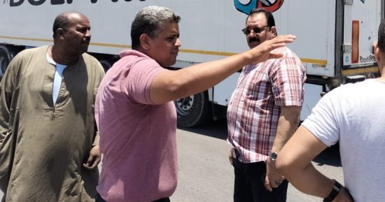 رئيس مدينة سفاجا يقود حملة لتنظيم خط سير شاحنات النقل الثقيل